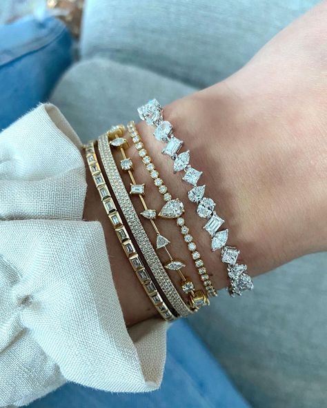 Diamond Tennis Bracelet Stack, Gold Bracelets Stacked, Diamond Tennis Bracelet, Jewelry Fashion Trends, Classy Jewelry, Stacked Jewelry, Jewelry Lookbook, Bracelet Design, Jewelry Outfit