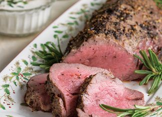 Beef Tenderloin with Horseradish Sauce Cooking Beef Tenderloin, Butter Beef, Christmas Butter, Whole Beef Tenderloin, Beef Tenderloin Recipes, Well Plated, Beef Food Recipes, Parmesan Asparagus, Searing Meat