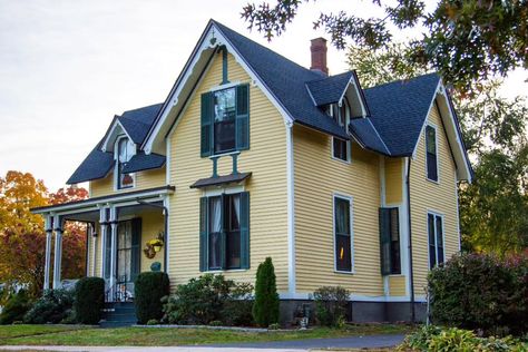 Historic Old Wethersfield, CT is a quaint, picturesque town steeped in rich history and packed with old New England charm. If you're looking for a place with fun, fall vibes, but don't want to deal with the chaos of Salem, I highly recommend @exploreoldwethersfield @ctvisit * * * #oldwethersfield #visitconnecticut #connecticut_igers #newengland #newenglandwithlove #historicnewengland #americanrevolution #historical #lhealeyphoto Wethersfield Ct, Visit Connecticut, Historic New England, The Chaos, Fall Vibes, Connecticut, Old And New, New England, A Place