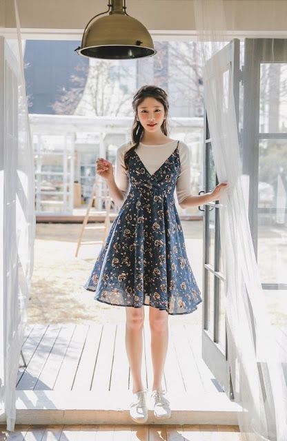 Western Dresses/Frocks Style fashion Dress 2023 Summer, 2023 Summer Outfits, Summer Outfits Casual, Casual Frocks, Outfit Ideas Summer, Floral Bustier, Summer Outfit Ideas, Korean Fashion Dress, Korean Girl Fashion