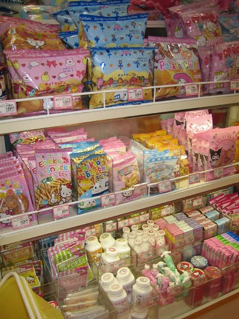 assortment of hello kitty snacks in the sanrio giftgate in shinjuku, tokyo Snacks Japonais, Japan Snacks, Desain Quilling, Charmmy Kitty, Asian Snacks, Hello Kitty Aesthetic, Cute Snacks, Japanese Candy, Japanese Snacks