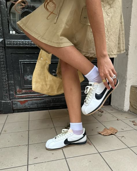 Today‘s fit with @nike Cortez🌟☁️🎀 | Anzeige #Nike #ZalandoStyle @zalando Women Sneakers 2024, Nike Cortez Aesthetic, Vintage Sneakers Aesthetic, Nike Classic Cortez Outfit, Nike Sneaker Outfit, Nike Cortez Outfit Woman, Nike Vintage Shoes, Zapatillas Aesthetic, Nike Shoes Aesthetic