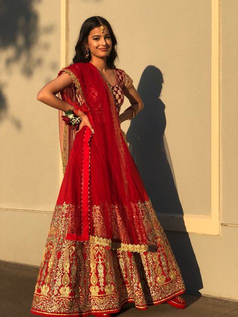 SUBHECHA on Twitter: "for da culture #prom2k18… " Hindu Wedding Dress Bridal Lehenga, Indian Prom Outfits, Tamil Clothing, Indian Prom Dresses, Indian Formal Dresses, Hippie Elegante, Orang India, Baju Kahwin, Desi Wedding Dresses