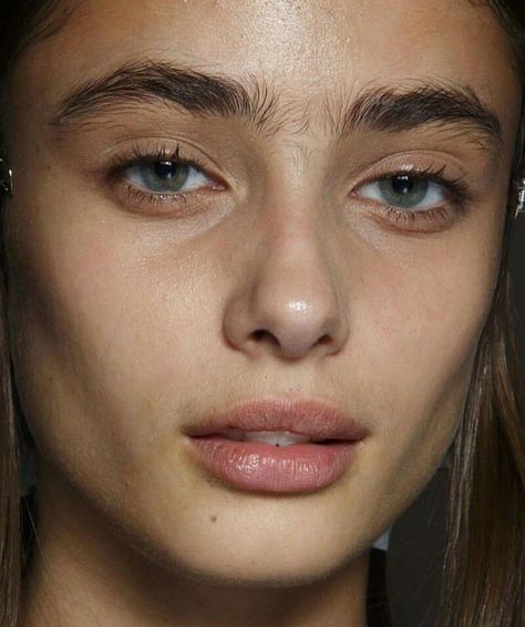 Taylor Hill Sherilyn Fenn, Bushy Eyebrows, Full Eyebrows, Thick Brows, Taylor Marie Hill, Thick Eyebrows, Natural Brows, Natural Eyebrows, Taylor Hill