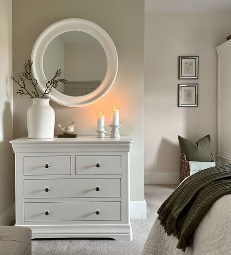 white painted chest of drawers White Furniture Interior, Cotswold Company Bedrooms, Cosy Farmhouse Bedroom, Grey Bedroom White Furniture, Georgian Interiors Bedrooms, The White Company Bedroom, Neutral Bedroom Furniture Ideas, Green Bedroom White Furniture, White Furniture Bedroom Colour Schemes