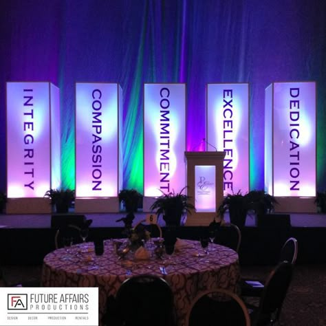 Convention Decoration Ideas, Corporative Events, Launch Event Ideas, Event Booth Design, Event Entrance, Corporate Events Decoration, Corporate Event Design, Directional Signage, Corporate Event Planning