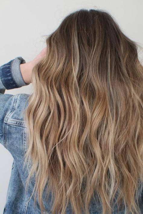 Hair Cuts Layers, Blended Highlights, Blended Blonde, Easy Short Haircuts, Highlights Natural, Haircut Tip, Medium Hair Color, Neutral Blonde, Brown Ombre Hair