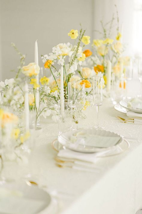 White And Yellow Bridal Shower Ideas, Dusty Yellow Wedding, Yellow Flowers Table Decor, White And Yellow Birthday Decorations, Pastel Yellow Party Decorations, Yellow White Wedding Theme, Yellow Flowers For Weddings, Yellow And White Table Decor, White And Pale Yellow Wedding