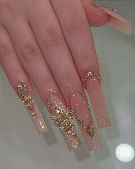 ig: nailsbyzairaa Champagne Nails Prom, Champagne Gold Nails Wedding, Acylics Nails, Hacienda Style Nails, Gold Nails Inspo Aesthetic, Rose Gold Glitter Nails Design, Rose Gold Nails Simple, Gold Nail Inspo Square, Gold Diamond Nails Acrylic