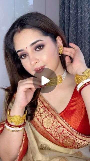 Wedding Guest Saree Look, Bengali Saree Look, Bengali Look, Bengali Jewellery, Bengali Saree, Blouse Ideas, Bengali Wedding, Saree Look, Wedding Guest