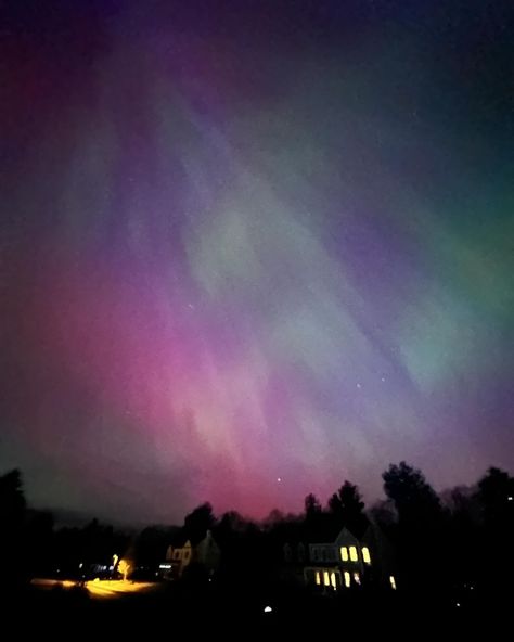 Northern lights above my house tonight 😭 . #aurora #borealis #northernlights Aurora Borealis Northern Lights, Aurora Borealis, Northern Lights, Aurora, Lighting, On Instagram, Aurora Boreal