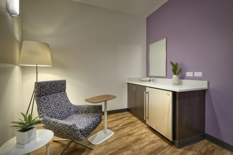 Lactation Room At Work, Luxury Office Design, Gym Community, Church Nursery Decor, Office Wellness, Lactation Room, Feed Room, Calm Classroom, Nursing Room