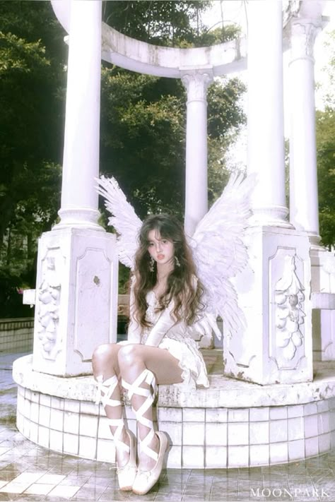 Angel Cosplay Female, Angel Style Aesthetic, Unique Reference Photos, Unique Poses Photography, Angel Inspired Outfits, Angelic Photography, Angelic Poses, Angelic Photoshoot, Feminine Aesthetic Makeup