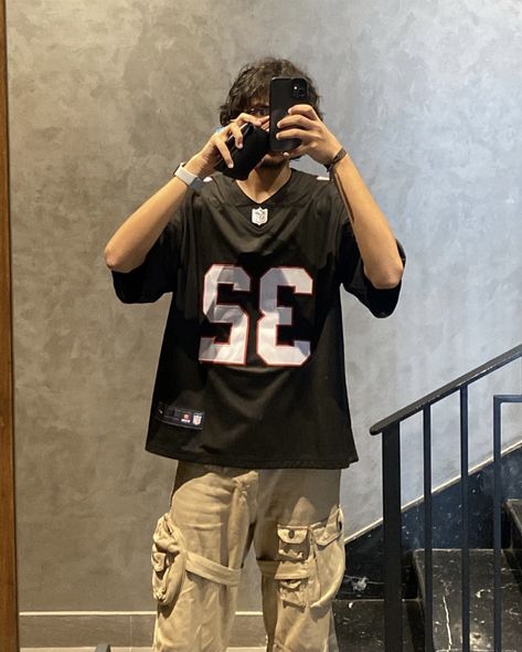 falcons shirt & beige cargos Nfl Jersey Outfit Men, Nfl Jersey Outfit, Jersey Outfit Men, Beige Cargos, Jersey Streetwear, Shirt Outfit Men, Streetwear Fits, Nfl Outfits, Nfl Shirts