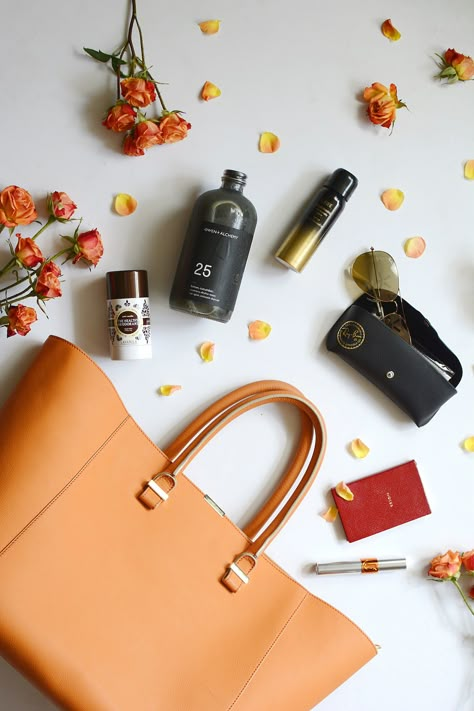 What's In My Bag: Summer 2015 Edition - Sed Bona Bag Product Shoot Ideas, Bag Product Photography Ideas, Bag Photography Styling Ideas, Purse Photoshoot Ideas Products, Purse Product Photography, Product Photography Bags, Fashion Bag Photography, Handbag Photography Ideas, Flatlay Bag Photography