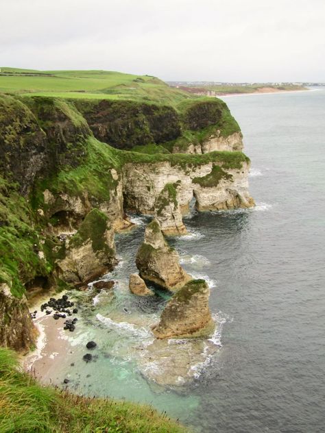 A 3-Day Itinerary For the Causeway Coast in Northern Ireland - Away With Maja Antrim Coast Ireland, West Coast Ireland, Lizzy Aesthetic, Northern Ireland Aesthetic, Ireland Coast, Ireland In March, Manifestation 2025, Causeway Coast, Ireland Photos