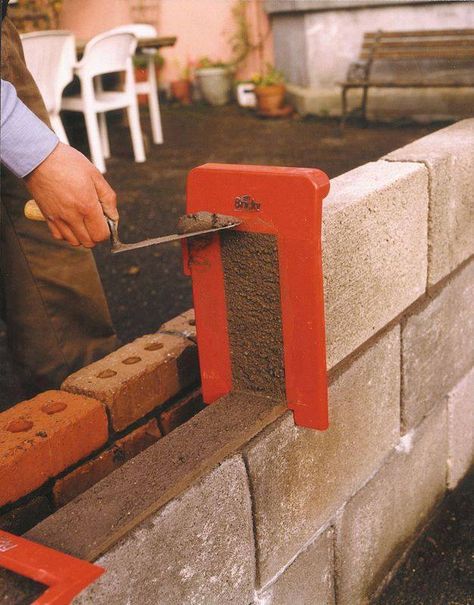 BRICKY tool for professional wall building Cement Tools, Concrete Block Walls, Brick Laying, Brick Construction, Construction Diy, Concrete Projects, Construction Tools, Diy Home Repair, Block Wall