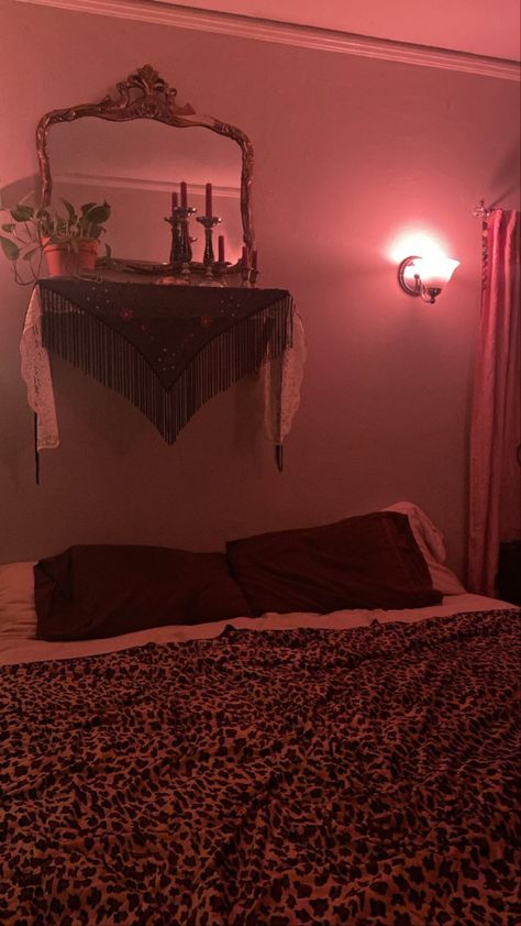 Rockstar Gf Bedroom Ideas, Rockstar Girlfriend Apartment, Rockstars Girlfriend Room, 70s Rock And Roll Aesthetic Room, Rockstar Girlfriend Bedroom, Rockstars Gf Bedroom, 70s Rock Bedroom Aesthetic, Romantic Room Ideas, Rockstar Bedroom