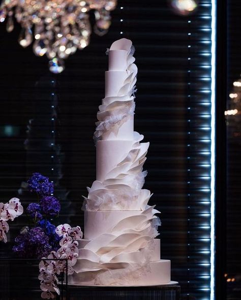 Cake Salon Wedding Cakes on Instagram: "Finishing 2022 with a bang! Last wedding cake of the year and We are obsessed … we love it’s deceptive simplicity and use of restraint! It would’ve been so easy to go crazy on this beauty, but holding back was key to highlight that gorgeous spiral cascade. That stunning wafer detail just added a little softness. For scale, we handmade over 50 sheets of wafer lace… Posted @withrepost • @noelnassarevents This cake is beyond amazing! It stood at over 1.7m so 7 Tier Wedding Cake, Tall Wedding Cake, Wedding Cake Elegant, Wedding Cake Designs Elegant, Wedding Sheet Cakes, Fondant Cake Tutorial, Tall Wedding Cakes, Cake Elegant, Extravagant Wedding Cakes