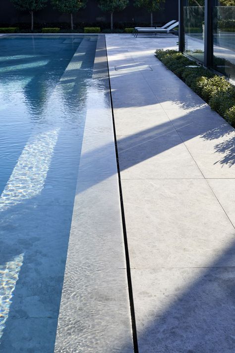 Swimming Pool Concrete, Outdoor Pool Ideas, Toorak Residence, Pool Detail, Landscape Design Pool, Raised Pools, Overflow Pool, Lap Pool Designs, White Pool