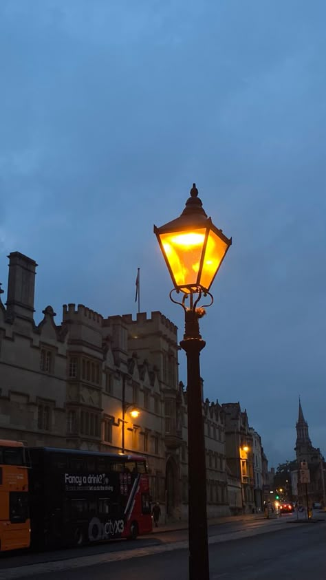 sunset oxford street lamp London Street Lamp, Old Street Lamp Aesthetic, Gas Street Lamp, Street Lamp Aesthetic, Oxford Street Lights, Old Street Lamp, Paint Reference, Random Vibes, Homecoming 2024