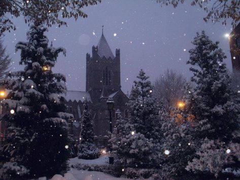 Best places in Ireland to celebrate Christmas | IrishCentral.com Places In Ireland, Irish Vacation, Merry Chrysler, Christmas In Ireland, Ireland Aesthetic, British Christmas, Christmas Lockscreen, Best Of Ireland, Irish Christmas