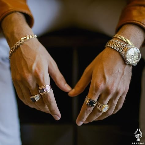 Men Rings Aesthetic Gold, Men Gold Jewelry Mens Fashion, Mens Jewelry Aesthetic, Mens Rings Fashion, Rings And Bracelets, Mens Gold Jewelry, Gold Chains For Men, Mens Rings, Mens Gold Bracelets