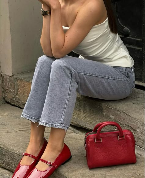 Red Sandal Outfits, Red Pointy Flats Outfit, Red Ballerina Shoes Outfit, Red Shoes Outfit Aesthetic, How To Style Red Shoes, Red Ballerinas Outfit, Red Flat Shoes Outfit, Party Outfit Casual Summer, Ballerina Shoes Outfit