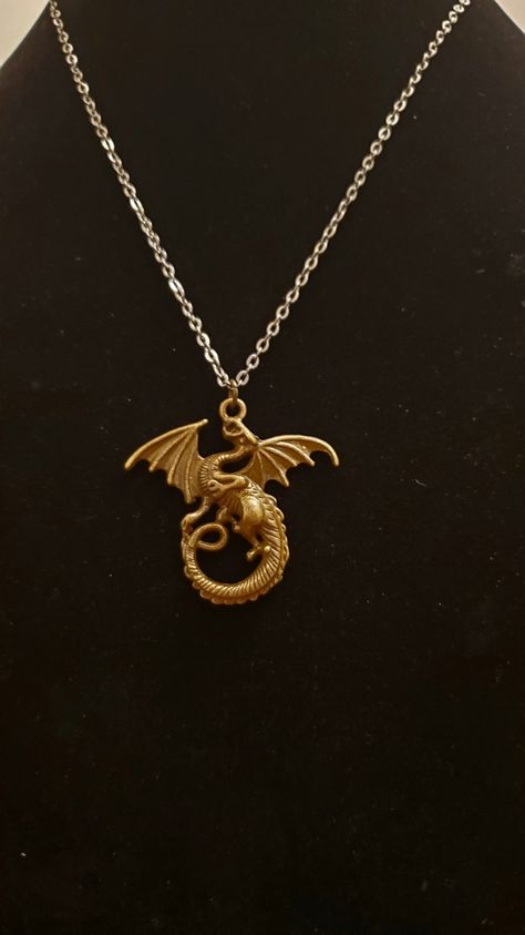 Dragon+Chain+Necklace Gold Dragon Necklace, Bronze Chain Necklace, Random Style, Gold Dragon, Dragon Necklace, Dragon Pendant, Cute Necklace, Elegant Necklaces, Tattoo Ideas