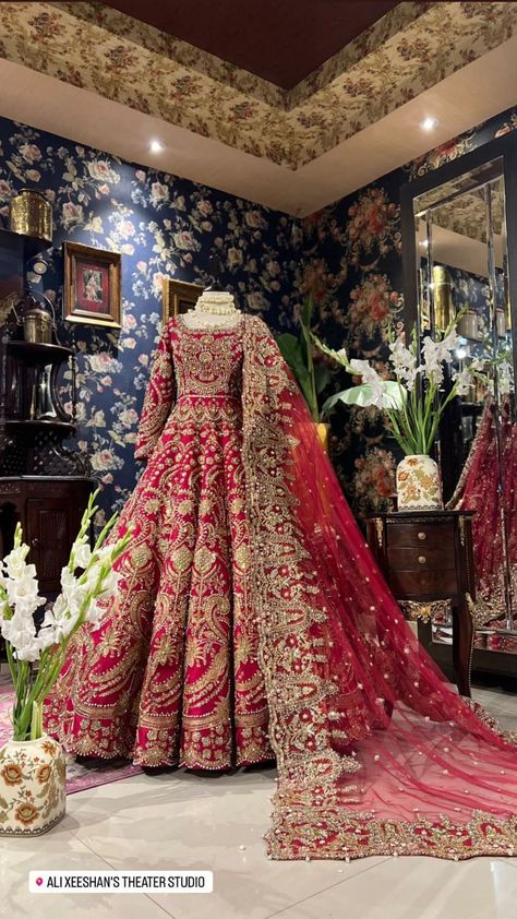 Barat Wedding Dress, Baraat Dress Pakistani Bridal Wear Red, Pakistani Barat Brides, Bridal Dress For Barat, Barat Bridal Dress, Red Bridal Lehenga Pakistani, Red Pakistani Bridal Dress, Barat Dresses, Barat Dress