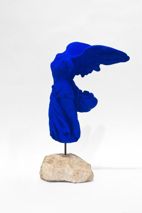 Yves Klein - Yves Klein / Victoire de Samothrace For Sale at 1stdibs Colored Sculpture, International Klein Blue, Bleu Klein, Neo Dada, Yves Klein Blue, Classic Sculpture, Yves Klein, Screen Painting, Blue Cobalt