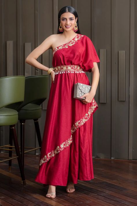 Luxury One Shoulder Dress With Zari Work, Luxury One-shoulder Sharara For Festive Occasions, Off Shoulder Traditional Dress, Western Cuts Dresses, Traditional Dress 1, Draping Fashion, Indo Western Dress, Embroidered Belt, One Shoulder Gown