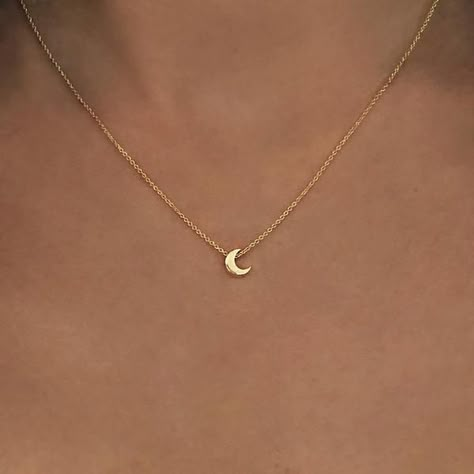 Dainty Moon Necklace, Single Diamond Necklace, Moon Necklace Gold, Gold Moon Necklace, Boho Layering, Gold Necklace Simple, Small Necklace, Dainty Pendant, Classy Jewelry