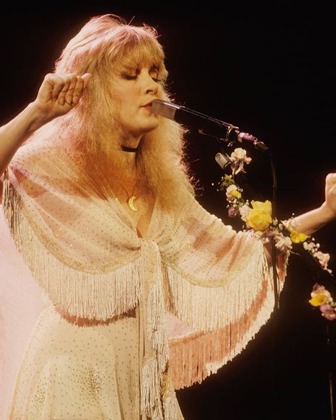 Stevie Nicks during the Mirage Tour (1982) 🌙 • • #stevienicks #miragetour #80s #1980s #80sstyle #classicrock #rockandroll #classicmusic… Stephanie Lynn, Stevie Nicks Style, Ancient Queen, Stevie Nicks Fleetwood Mac, Hugh Dancy, I'm With The Band, Witchy Woman, Justin Timberlake, Stevie Nicks