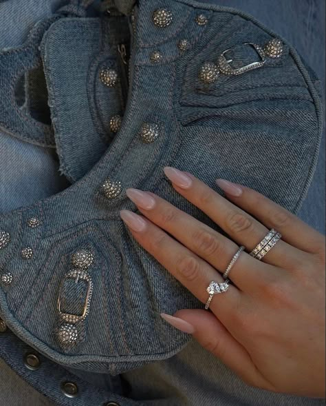 Jewelry Recommendations, Red Nails Gold, Pandora Rings Stacked, Hand With Ring, European Princess, Chic Rings, Nails Gold, Luxe Jewelry, Two Rings