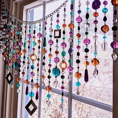 Diy Curtain Beads, Diy Door Beads, Large Beads Ideas, Diy Beaded Curtain, Diy Bead Curtain, Whimsical Decor Diy, Bead Curtains, Suncatcher Diy, Bead Curtain