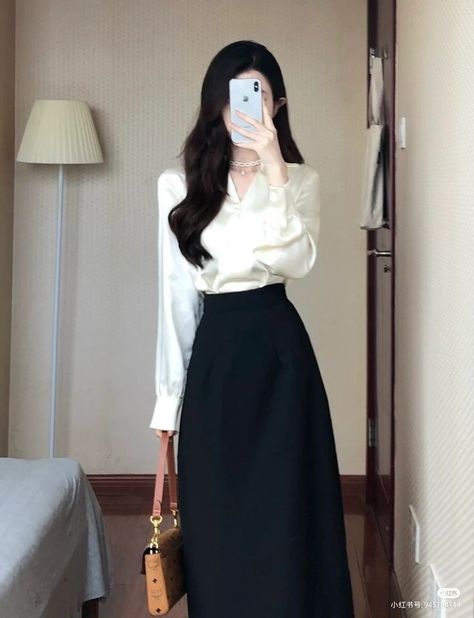 Elegant Comfortable Outfit, Eloquent Outfits, Korean Drama Outfits, Casual Cocktail Attire For Women, Korean Outfits Aesthetic, Outfit Cafe, Korean Attire, Outfit Korean, Chique Outfits