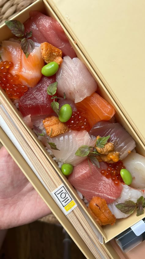 This may be some of the highest quality sushi takeout in NYC @jojiboxnyc 🍣 🥡 This takeout is an extension of the fine dining Omakase… | Instagram Sushi Takeout, Japanese Plating, Sushi Omakase, Omakase Restaurant, Carnivore Lifestyle, Omakase Sushi, Japan Pics, Sushi Nigiri, Sushi And Sashimi