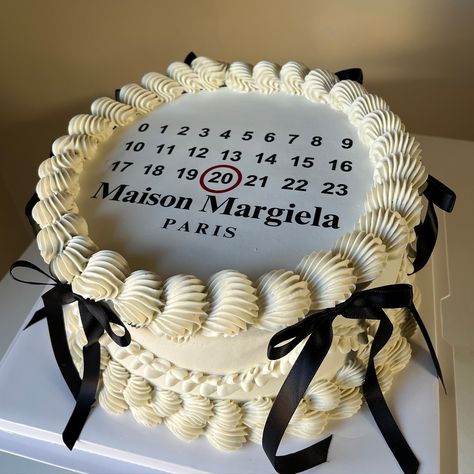 Maison Margiela Vintage number cake🖤 Cake details: 2 layer 8 inch circle cake #maisonmargiela #maisonmargielacake #vintagecake #yyccakes #cakeinspo #explorepage Masion Margella Birthday Cake, Vintage Cake Design Black, Masón Margiela Cake, Maison Margiela Cake, Cake Flavours Ideas, Cake Photoshoot Ideas, Bday Aesthetic, 19th Bday, Birthday Details