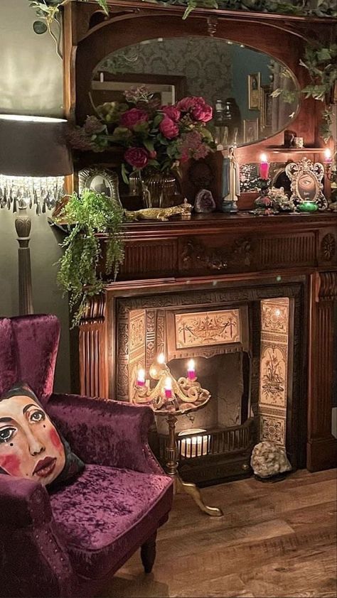 90s Whimsigoth Living Room, Eccentric Home Decor, Diy Victorian Decor, Victorian Bohemian Decor, 90s Interior, Victorian Room, Geek House, Victorian Parlor, Victorian Living Room