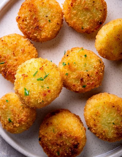 Potato Croquettes Recipe Moist Inside Crispy Outside Crockets Recipe, Potatoe Croquettes Recipe, Coxinha Recipe, Potato Croquettes Recipe, Vegetable Croquettes, Croquette Recipe, Potato Croquette, Pizza Grilled Cheese Recipes, Potato Croquette Recipe