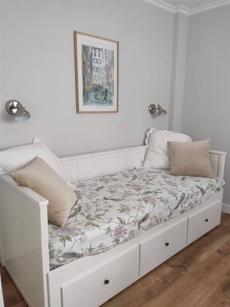 Cama nido y diván HEMNES de IKEA, el preferido por las lectoras de El Mueble Cama Ikea Hemnes, Ikea Hemnes Daybed, Hemnes Ikea, Divan Cama, Cama Ikea, Deco Bedroom, Ikea Hemnes, Ikea Sofa, Cute Bedroom Ideas