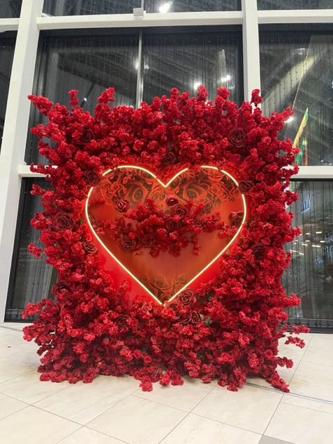 Instore Activation Ideas, Restaurant Valentines Decor, Valentines Installation, Saint Valentine Ideas, Valentines Selfie, Valentine’s Day Backdrop, Valentines Gala, Valentines Day Photo Booth, Valentines Day Event