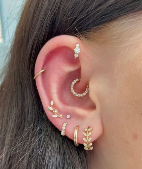 Stacked Third Lobe Piercing, Ear With Lots Of Piercings, Stacked Earlobe Piercing, Lots Of Ear Piercings, Stacked Lobe Ear Piercings, Cute Ear Piercings Combinations, Ear Piercings Daith, Ear Piercing Locations, Ear Piercing Combinations