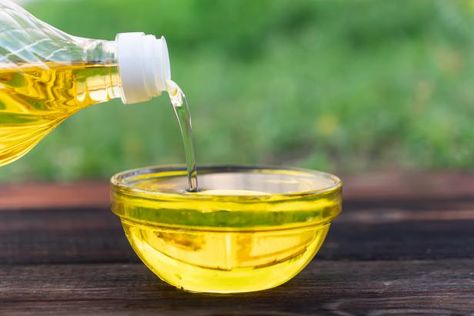 And can you use them interchangeably? Vegetable Oil Substitute, Types Of Cooking Oil, Olive Oil Benefits, Flexitarian Recipes, Kinds Of Vegetables, Seed Oils, Cooking Oils, Rapeseed Oil, Peanut Oil