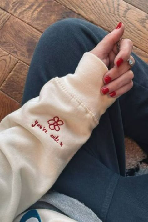 Cuff Embroidery, Embroider Ideas, Unique Sweatshirt, Custom Sweaters, Embroidery Sweater, Embroidery Hoodie, Sweet Shirt, Womens Sweatshirts, Cute Embroidery