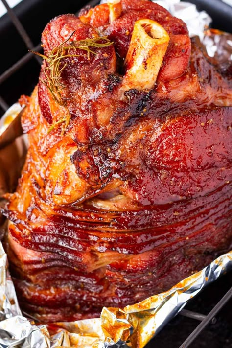 Brown Sugar Glazed Ham! This baked ham is made with a brown sugar glaze. It's moist, tender, and so delicious. This glazed ham is perfect for the holidays. Brown Sugar Glazed Ham Recipes, Apple Butter Ham Glaze, Ree Drummond Ham, Glazed Bone In Ham Recipes, Baked Ham With Brown Sugar Glaze, Best Honey Baked Ham Recipe, How To Bake A Smoked Ham In The Oven, Ham Roaster Oven, Bone In Ham Glaze Recipe