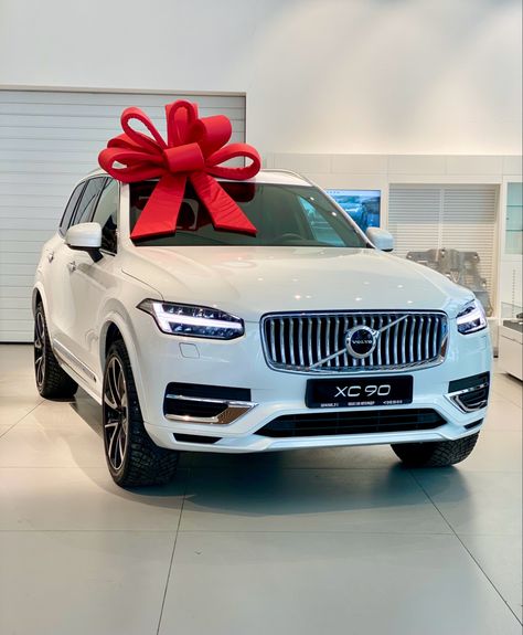 White Volvo Suv, White Volvo Xc90, Volvo Xc90 White, Volvo Xc90 Aesthetic, Mom Car Vehicles, Volvo Xc60 White, Volvo Xc90 Interior, Volvo Cx90, Volvo C90