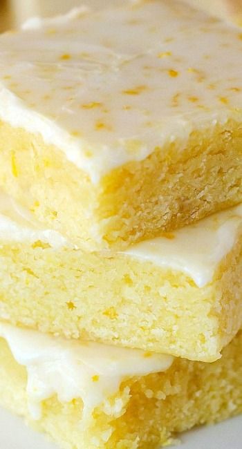 Lemon Brownies Pies And Tacos, Lemon Brownies With Lemon Glaze, Lemon Sweets, Lemon Biscuits, Lemon Treats, Lemon Brownies, Lemon Dessert Recipes, Lemon Cookies, Lemon Cheesecake