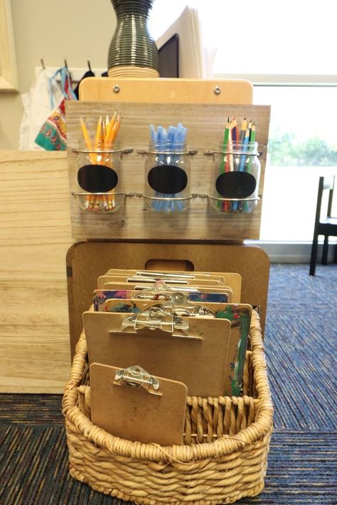 Reggio Inspired Art Area, Reggio Writing Center, Intentional Teaching Activities, Reggio Kindergarten, Preschool Classroom Setup, Natural Classroom, Reception Classroom, Reggio Emilia Classroom, Curiosity Approach